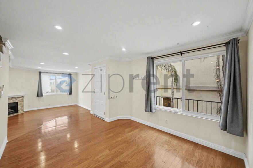 Building Photo - Unit 110