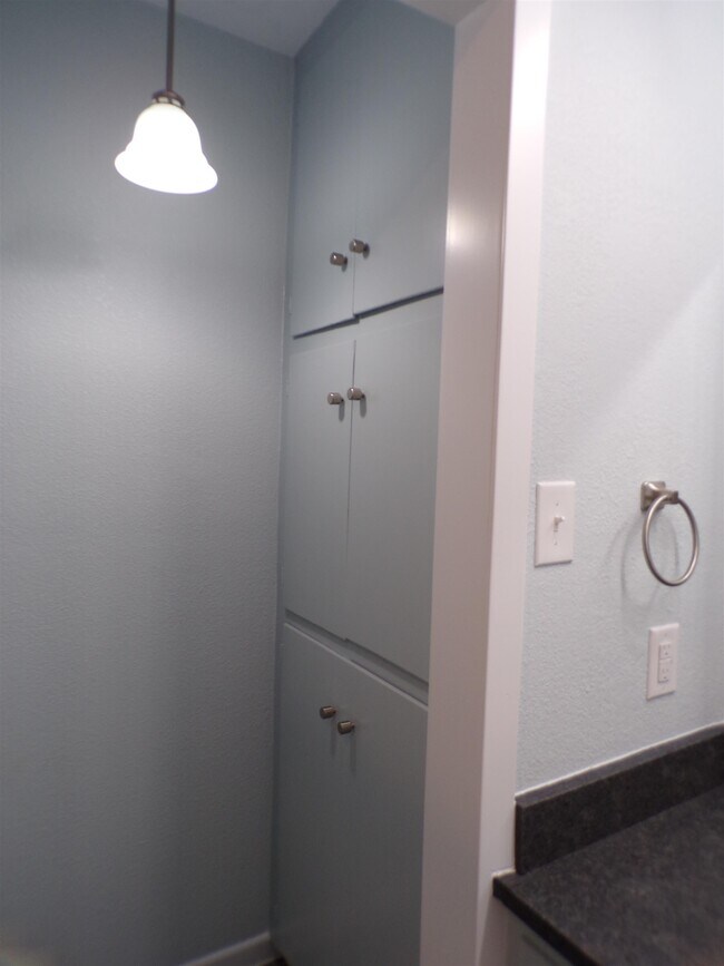Building Photo - 1605 Northwood Dr
