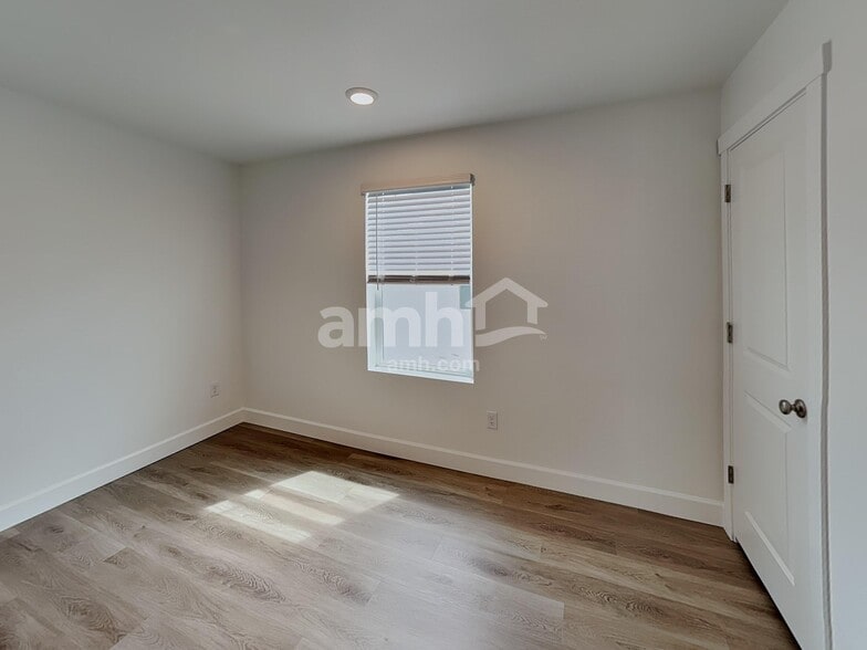 Building Photo - 13920 E 100th Way