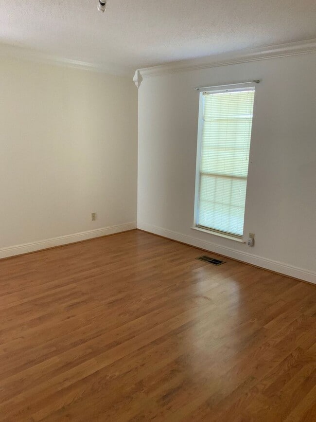 Building Photo - 971 Manningham Rd