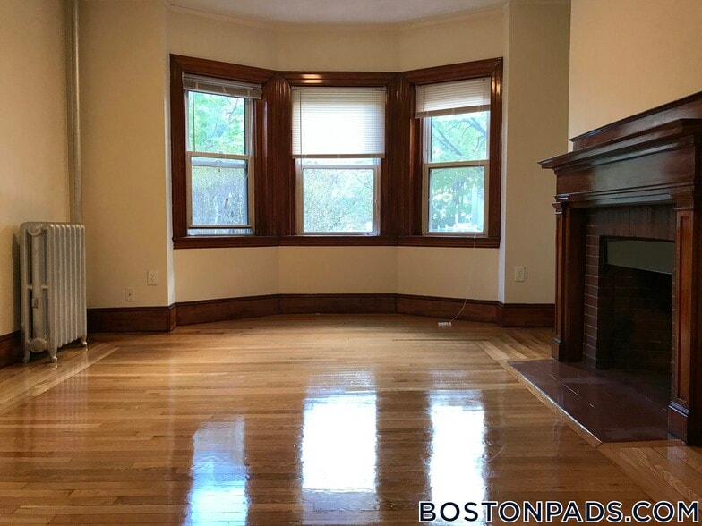 Building Photo - 163 Summer St