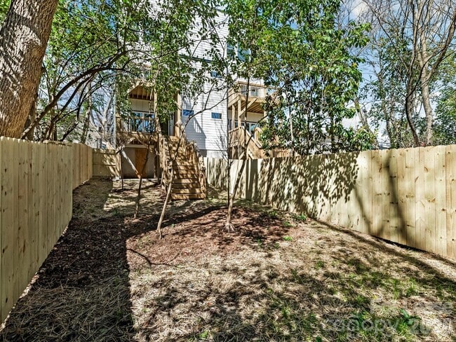 Building Photo - 1310 N Davidson St