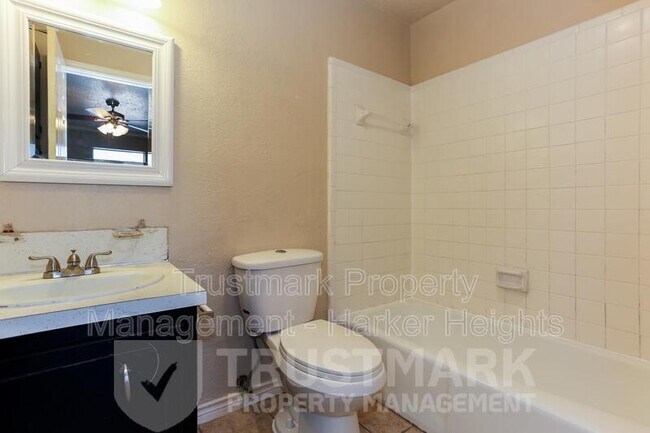 Building Photo - 501-502 Root Ave