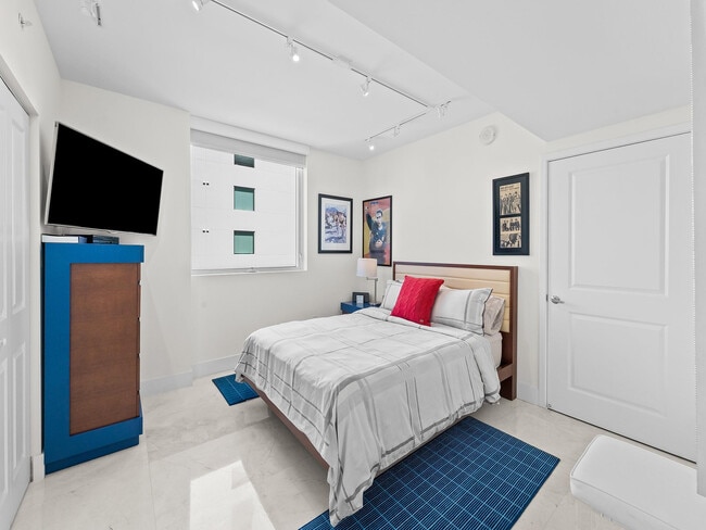 Building Photo - 400 Sunny Isles Blvd