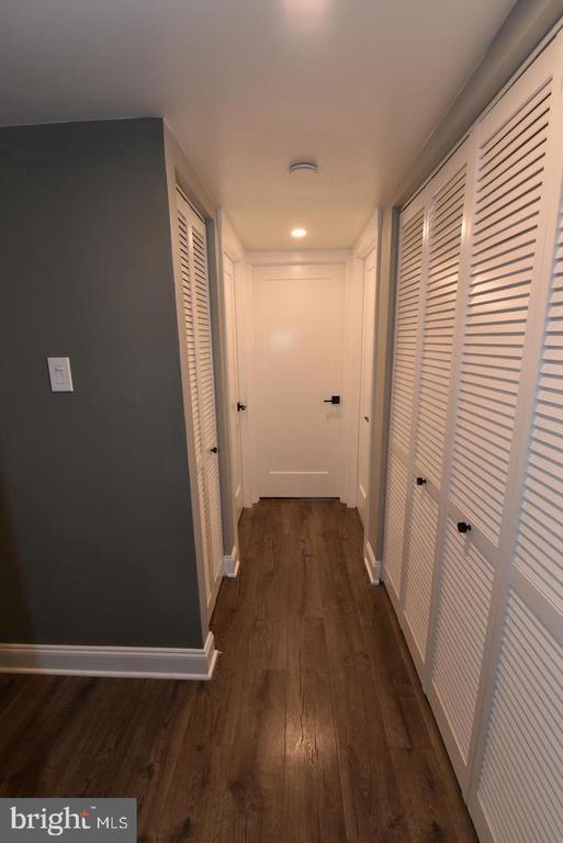 Building Photo - 1666 Parkcrest Cir