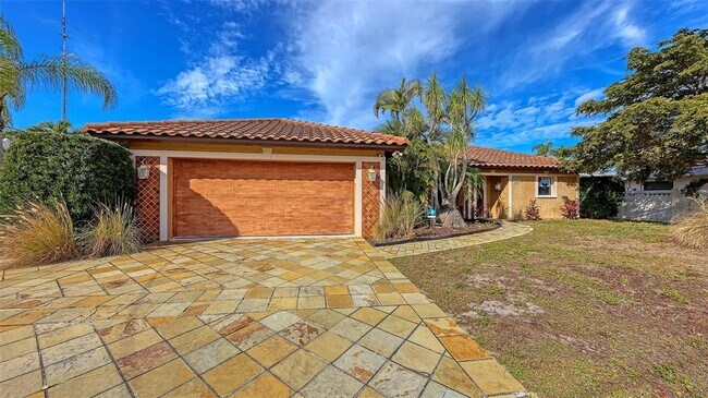 Building Photo - 4216 Plumosa Terrace