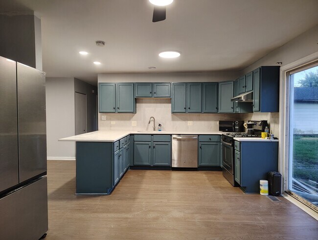 Building Photo - 434 Kenyon Ave