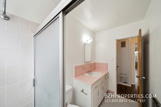 Building Photo - Updated 1Bedroom 1Bathroom In Prime Beverl...