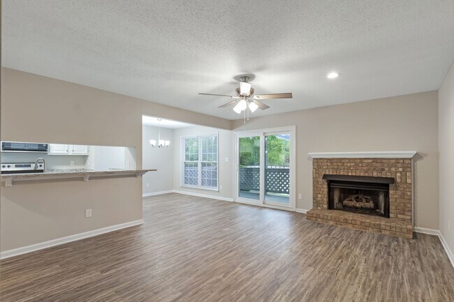 Building Photo - Discover Your Lakeside Oasis: 2 Bedroom Condo at Harris Lake