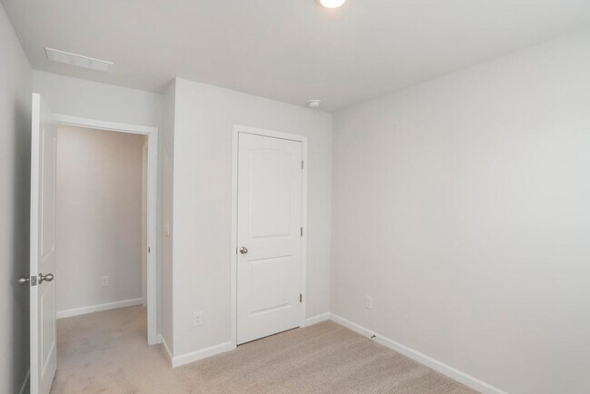 Building Photo - 250 Hazel Ln