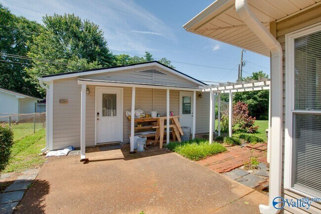 Building Photo - 211 Wingate Ave SW