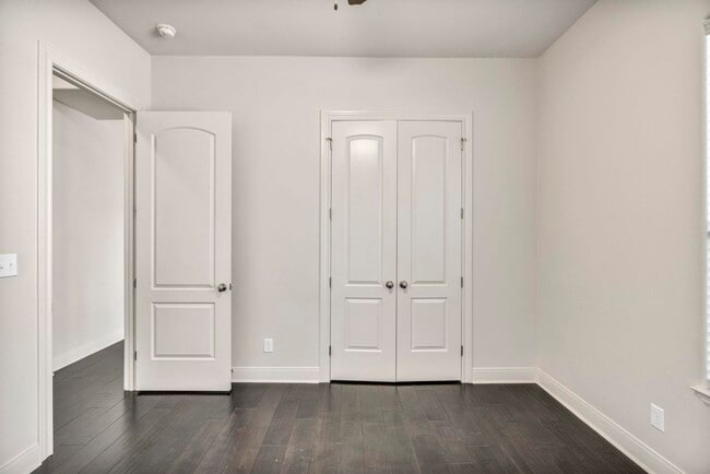 Building Photo - 306 Enclave Cir