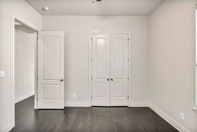 Building Photo - 307 Enclave Cir