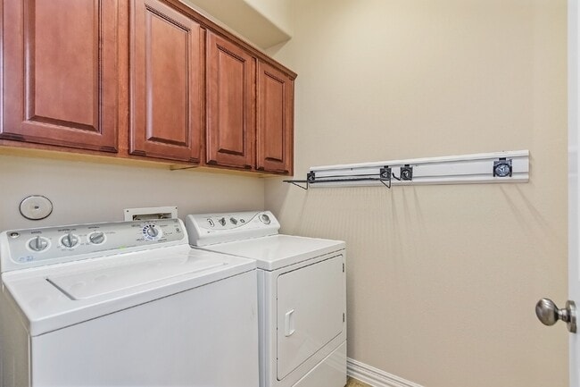 Building Photo - 39 Medley Ln