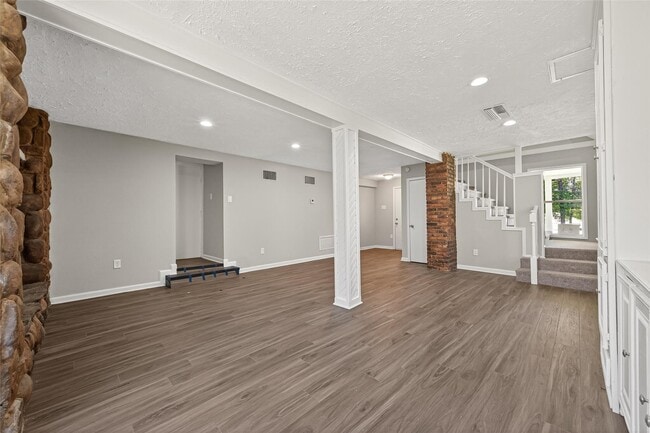 Building Photo - 1305 St Lawrence River Rd