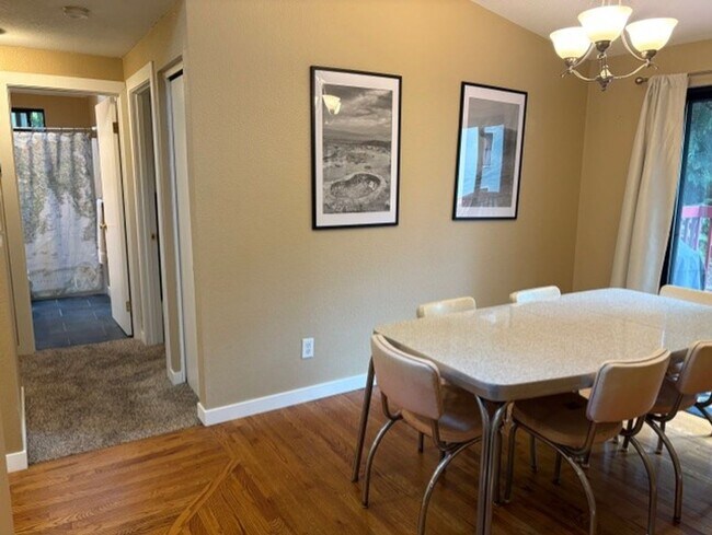 Building Photo - Fully Furnished Cozy 2-Bedroom Living in Desirable Tumwater Hill