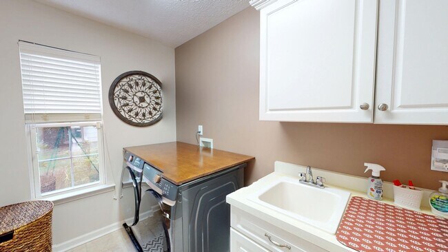 Building Photo - 3bdrm/2bth convenient to everything in Prattville