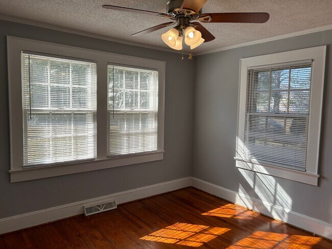 Building Photo - Comfortable 3 Bedroom Home in West Charlotte