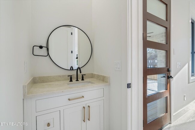 Building Photo - 7826 S Northshore Dr