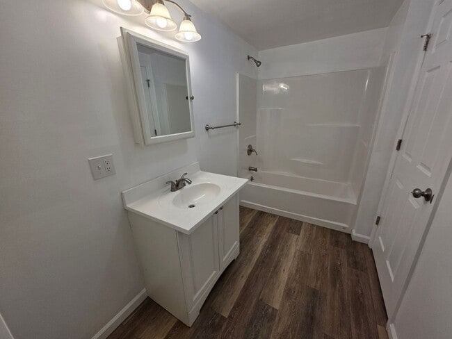 Building Photo - 83 Hudson St