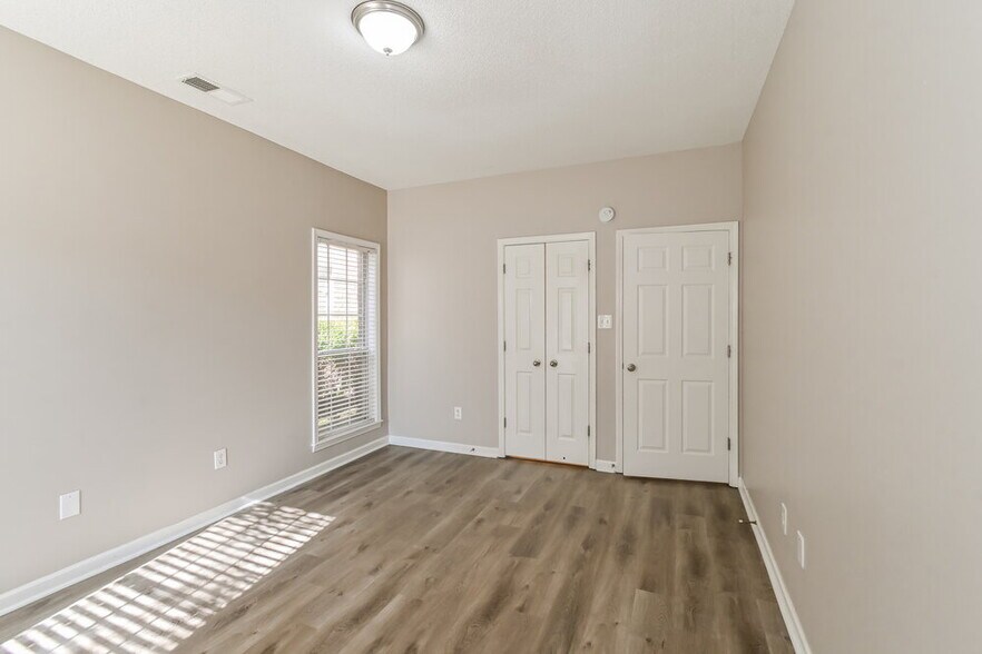 Building Photo - 8730 Eagle View Dr
