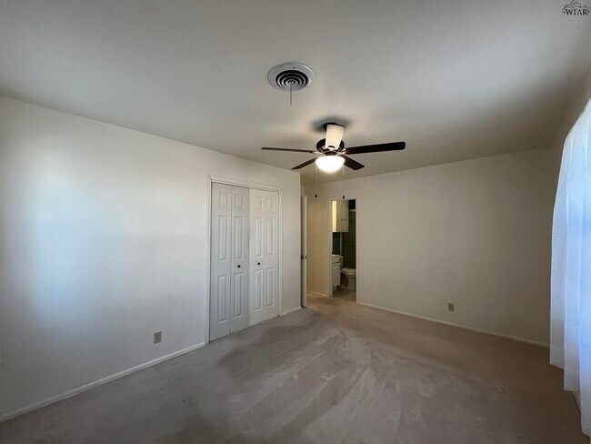 Building Photo - 4723 N Shore Dr