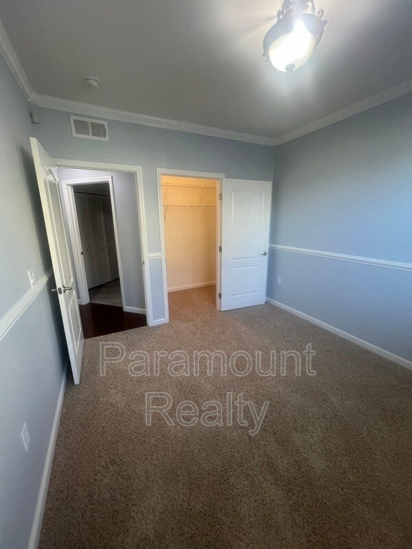 Building Photo - 700 S Abel St