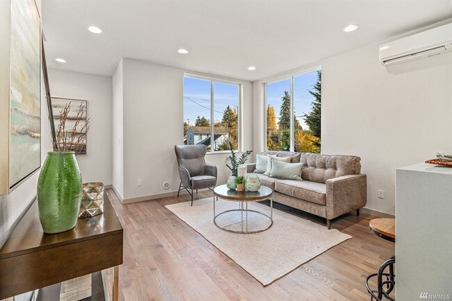 Building Photo - 3bd/2.25ba Seattle Townhome