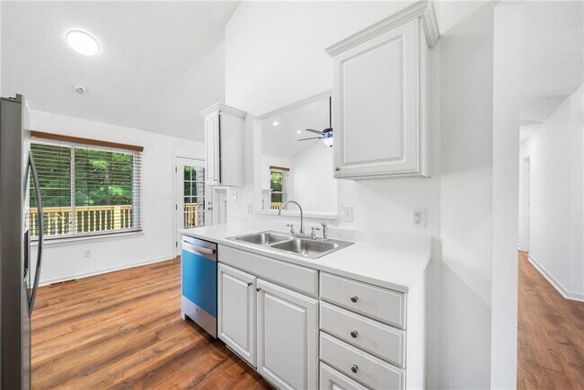 Building Photo - 535 Durham Ridge Dr NW