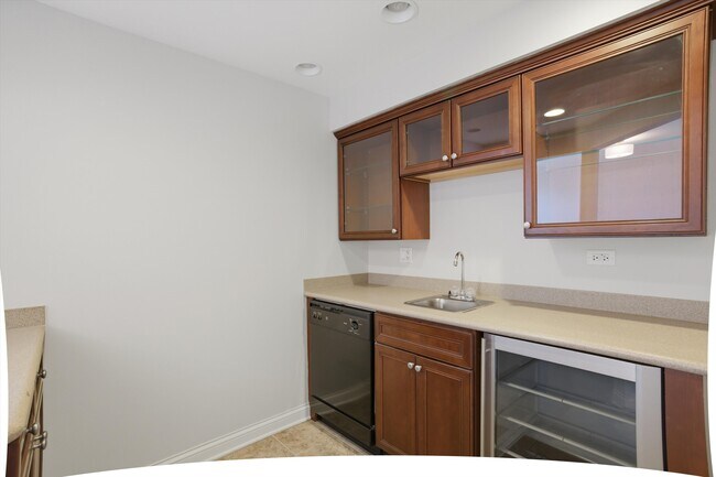 Building Photo - 1891 Admiral Ct