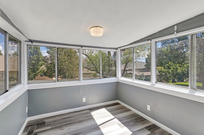 Building Photo - Spacious 4-Bed, 2-Bath