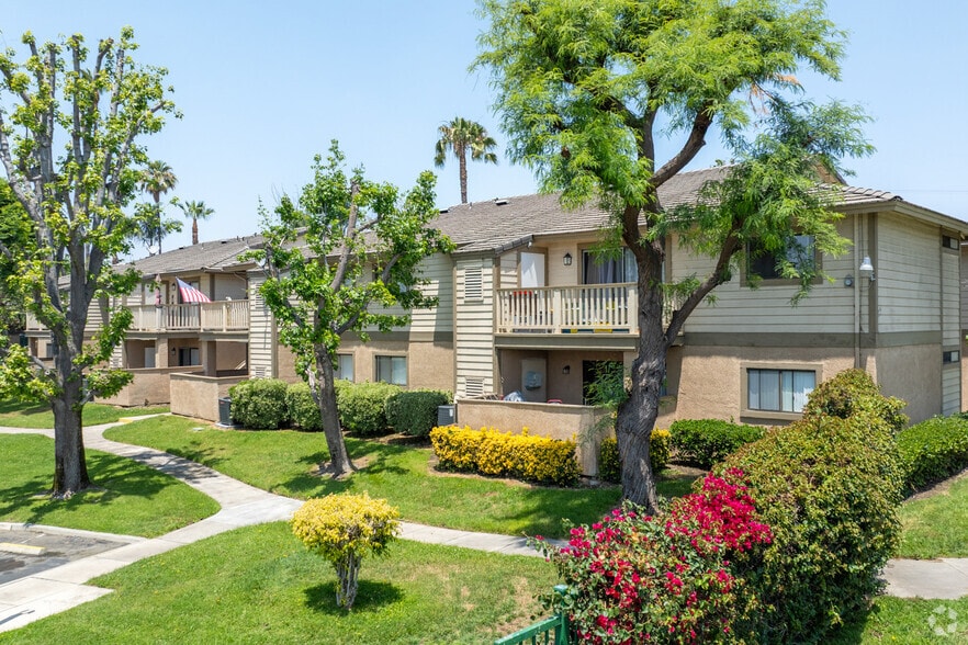 Primary Photo - AMBERWOOD APARTMENTS