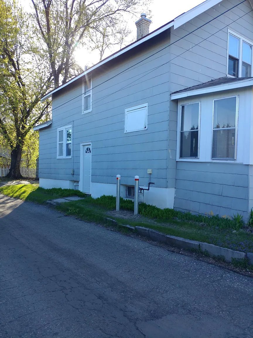 Building Photo - 122 5th Ave SE