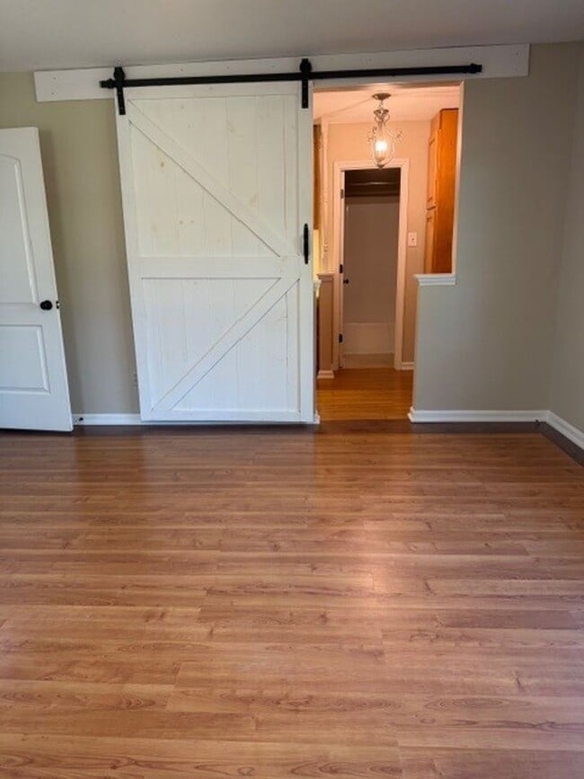 Building Photo - 3 Bedroom/2 Bathroom - Close to SJAFB, Shopping, Restaurants!