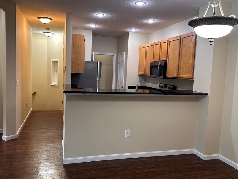Building Photo - 7545 Mansion Cir