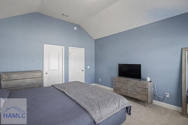 Building Photo - 413 Mcclelland Lp NE