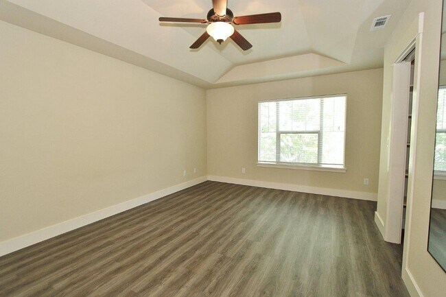 Building Photo - Immaculate Home w/Open Floor-Plan Nestled on the Boise Bench