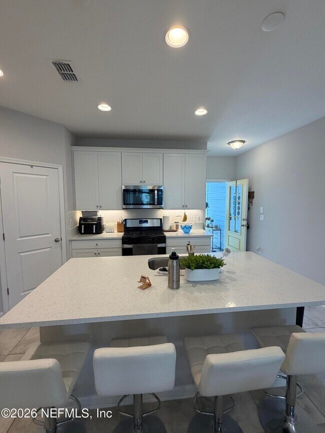 Building Photo - 24 Fieldfare Ln