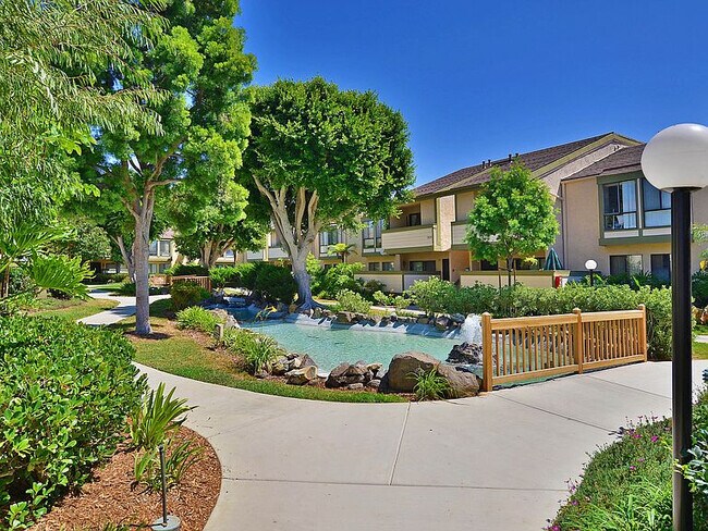 Building Photo - 9149 Village Glen Dr