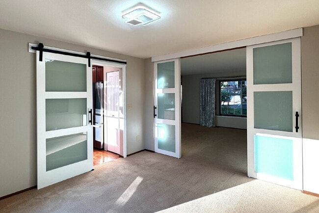 Building Photo - 12941 NE 71st St