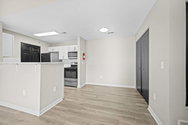 Building Photo - 9010 Charlotte Ct