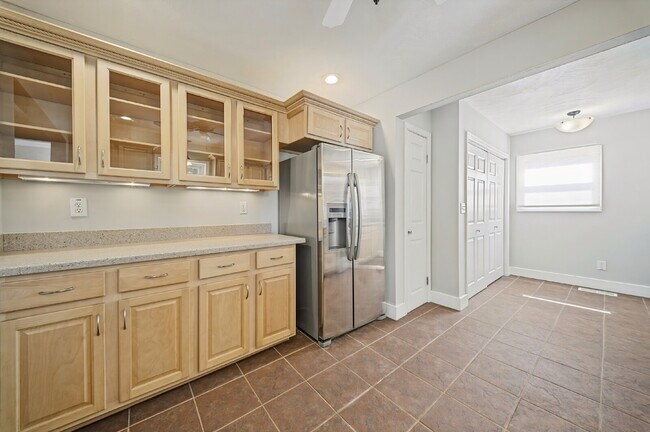 Building Photo - 4 Bedroom 2 Bathroom with large fenced in yard for Pets