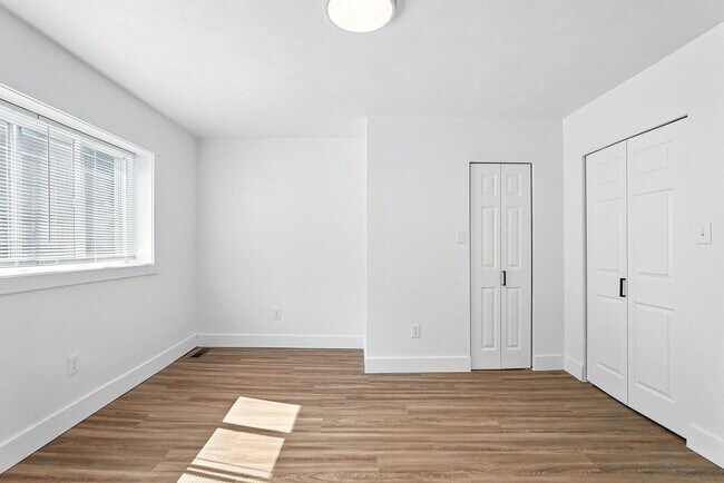 Building Photo - Modern Renovation - Sharpsburg