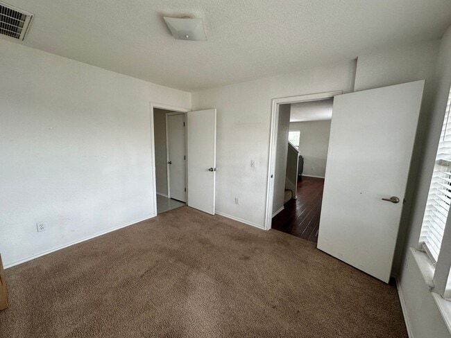 Building Photo - Charming 3 Bed, 2 Bath 2-Story Home in Moore!