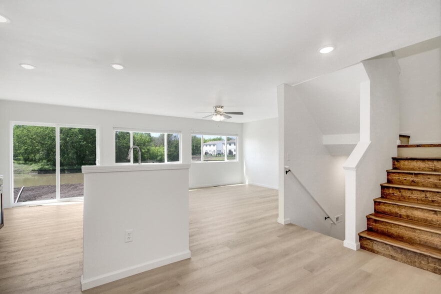 Building Photo - Clear Ridge Townhomes