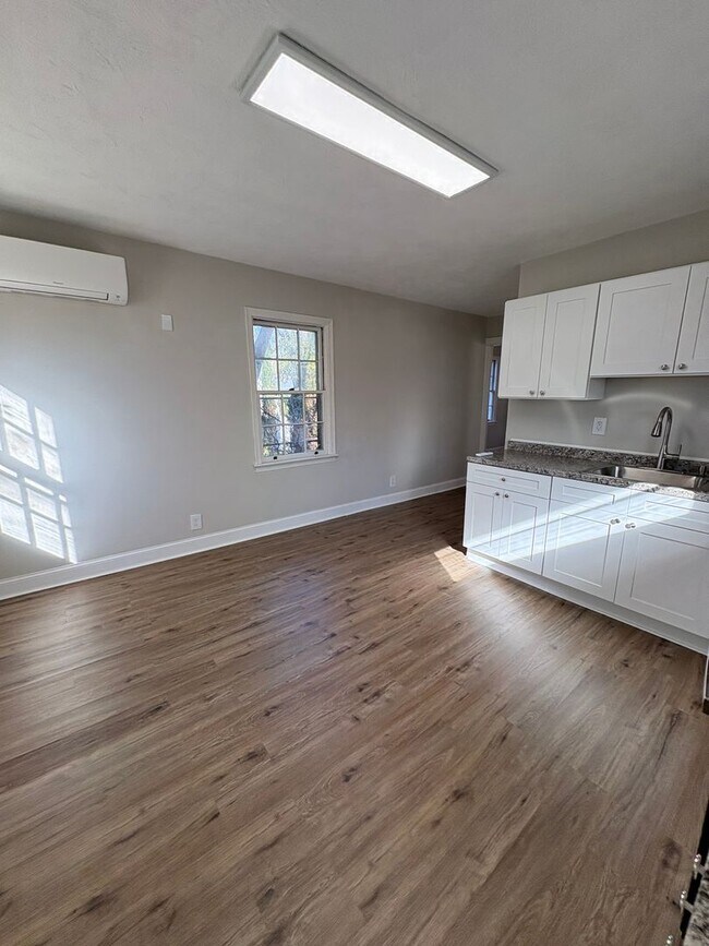 Building Photo - 3 bedroom 3 bath in Spartanburg!!