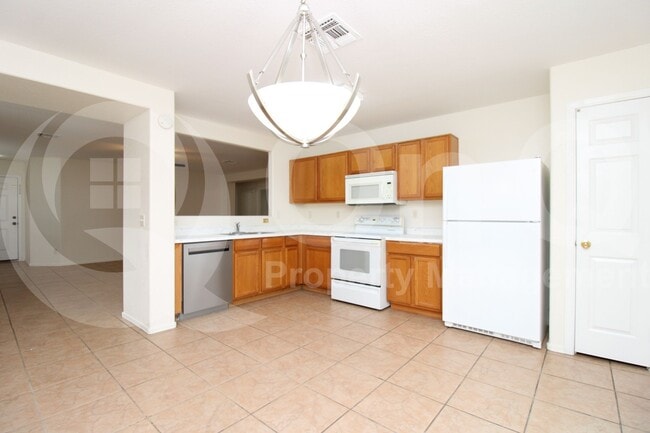 Building Photo - 667 W Jardin Dr