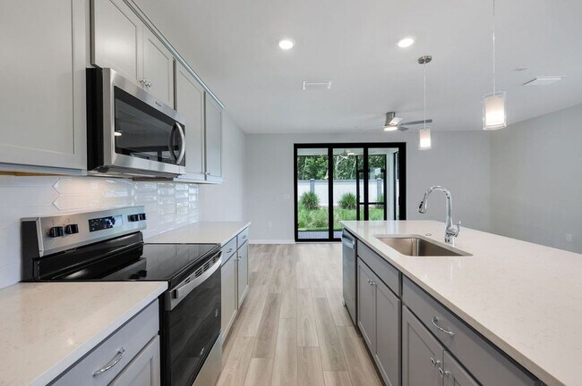 Building Photo - 27907 Radiant Ct