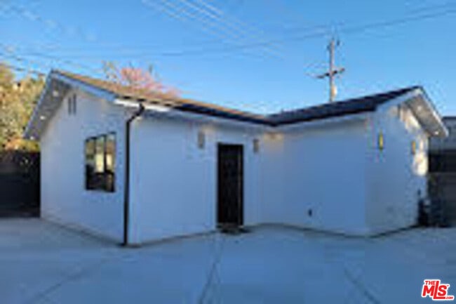 Primary Photo - 1430 N Brighton St