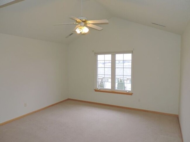 Building Photo - $1,950 | 3 Bedroom, 3.5 Bathroom Multi Flo...